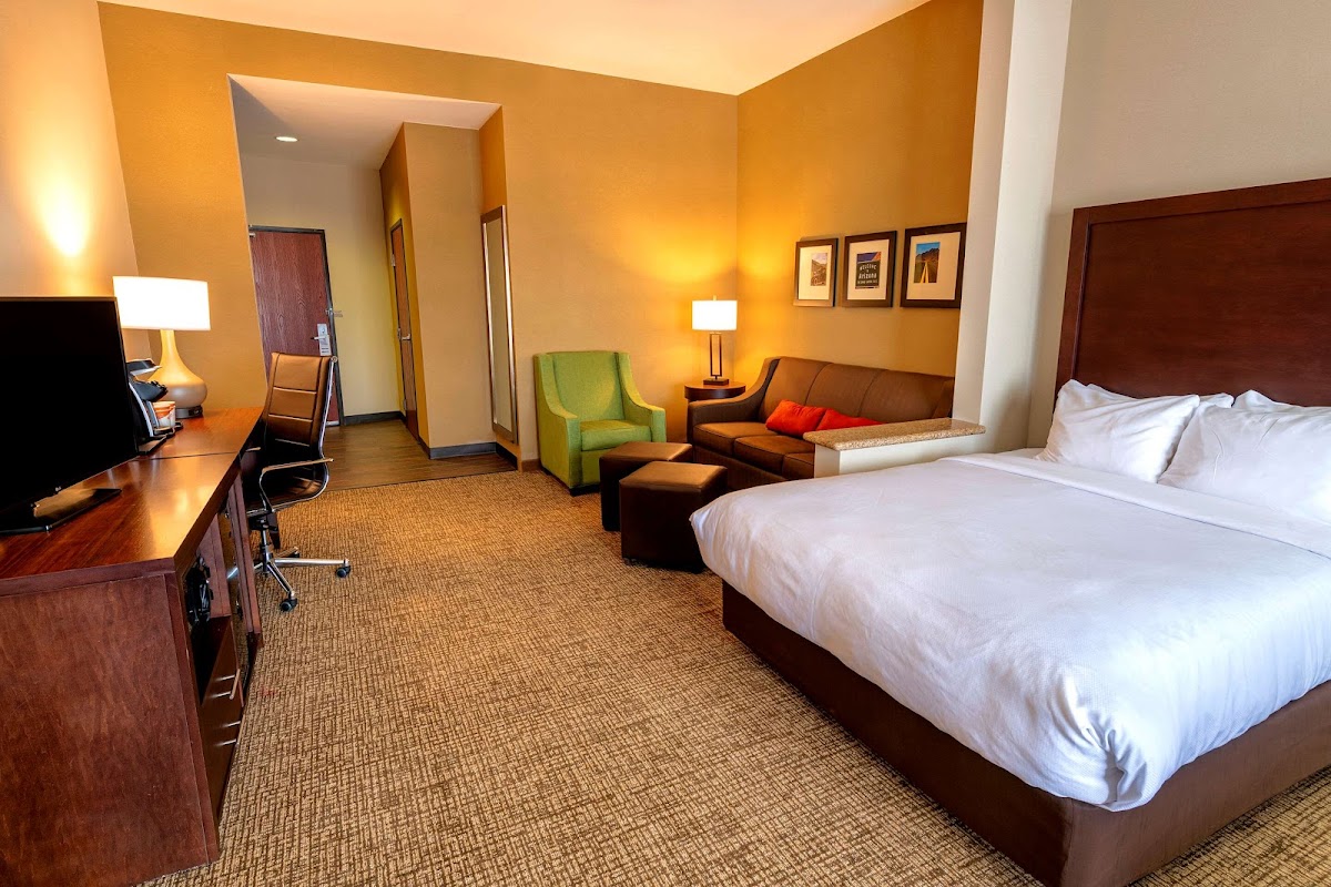 Comfort Suites Goodyear-West Phoenix photo 2