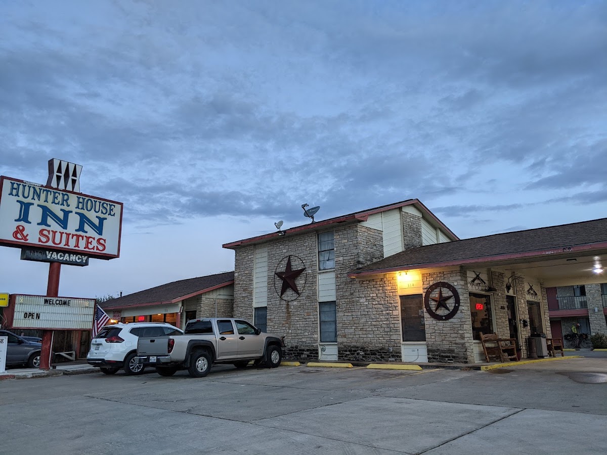 Hunter House Inn & Suites photo 2