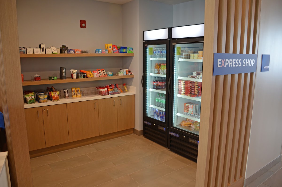 Holiday Inn Express & Suites Chicago Oak Forest photo 3