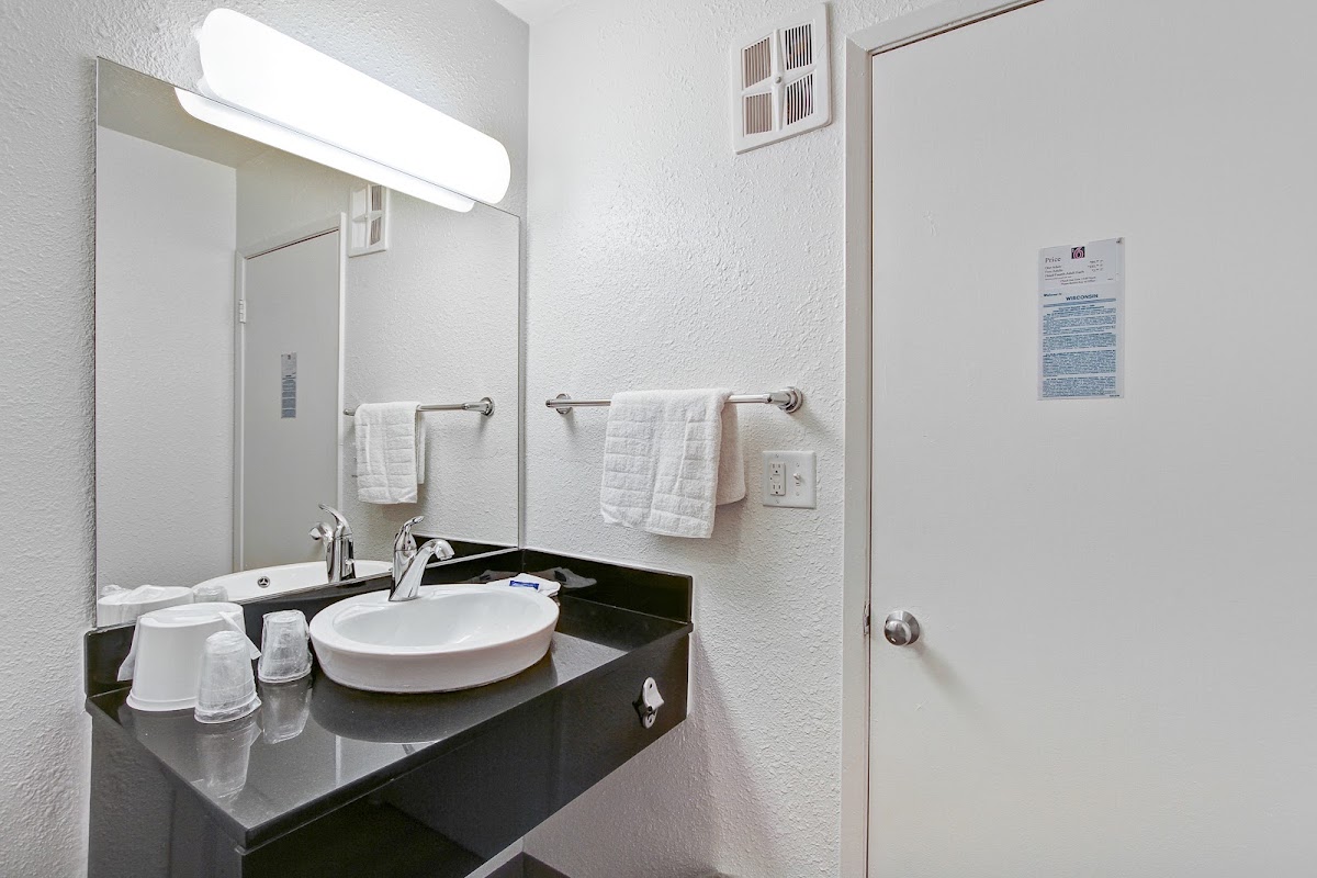 Motel 6 Green Bay, WI photo 2