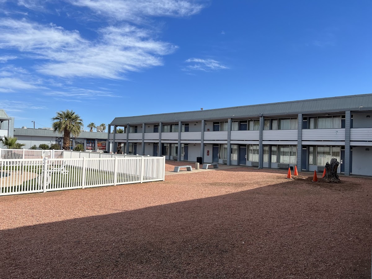 E-Z 8 Motel Phoenix