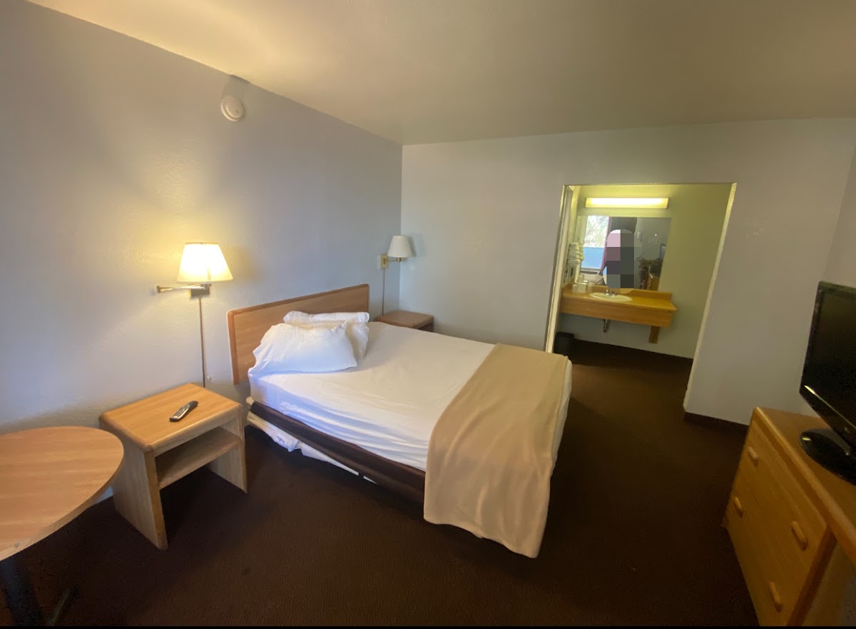 E-Z 8 Motel Phoenix photo 2