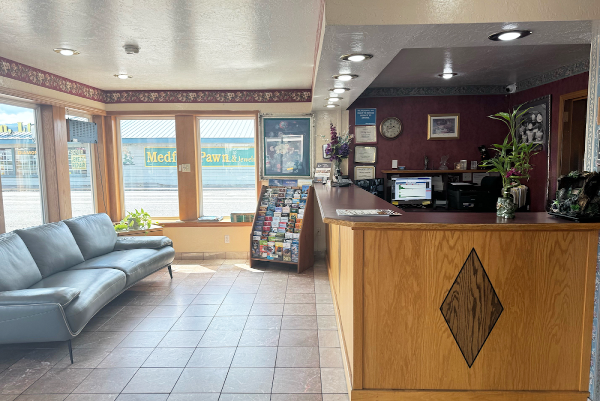 Red Carpet Inn Medford, OR photo 3