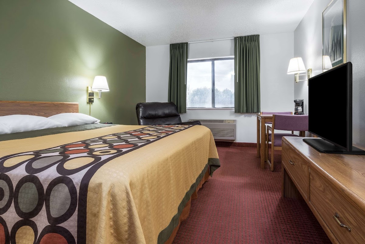 Super 8 by Wyndham Fond Du Lac photo 2