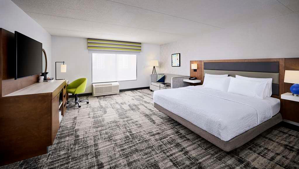 Hampton Inn and Suites by Hilton Windsor photo 2