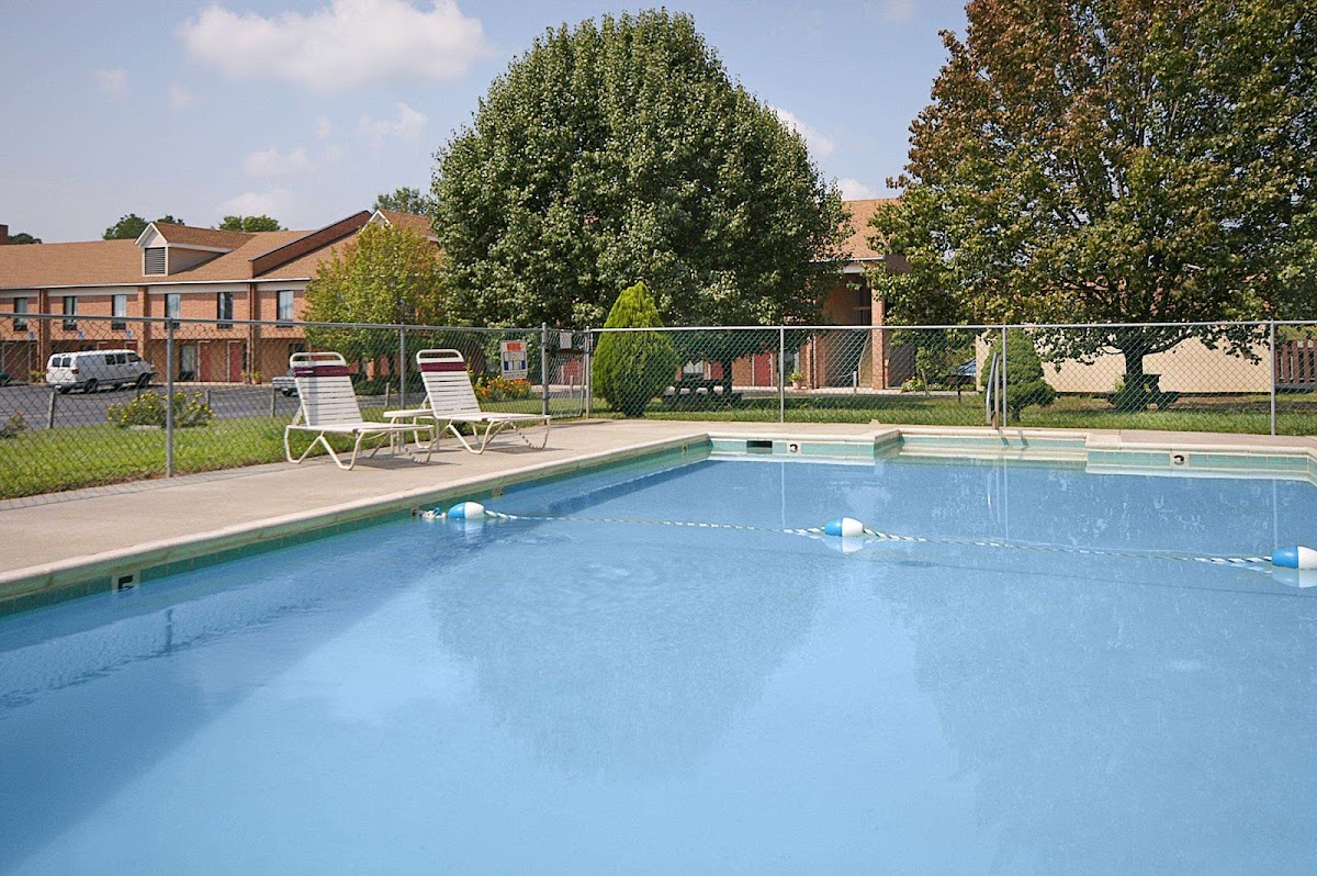 Days Inn by Wyndham Farmville photo 3