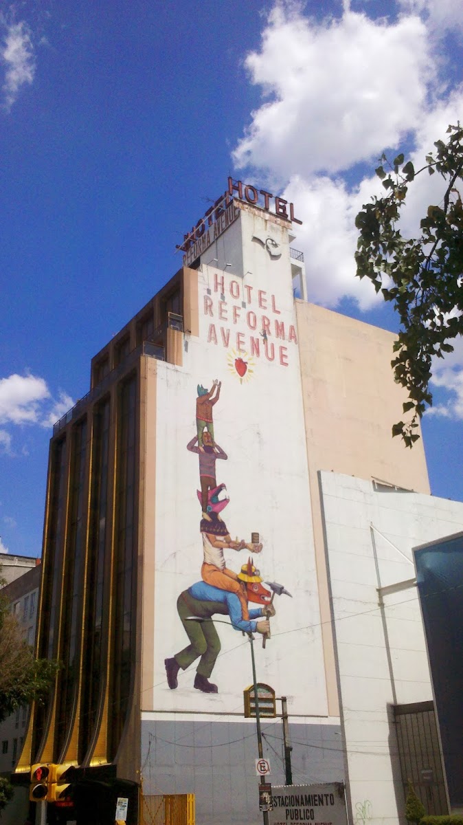 Reforma Avenue photo 2