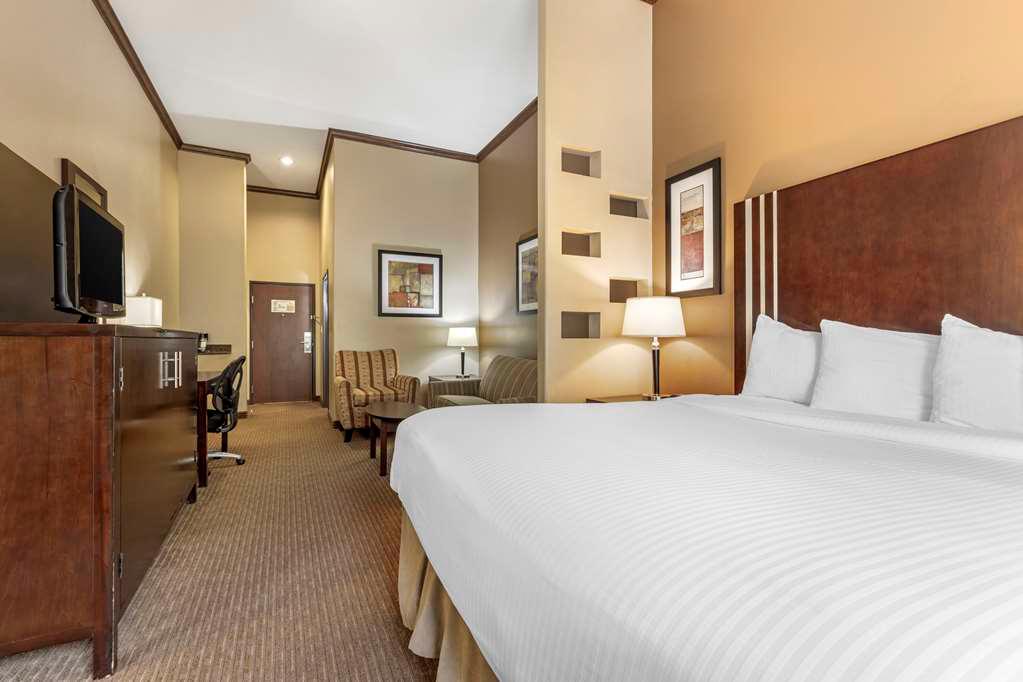 Best Western Plus Texoma Hotel & Suites photo 2