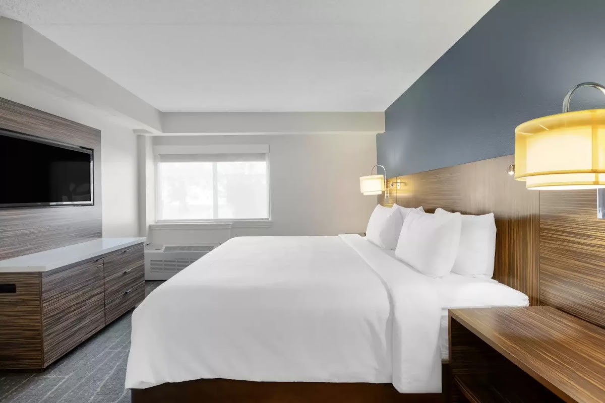 The Lux Hotel & Conference Center, an Ascend Collection Hotel photo 2