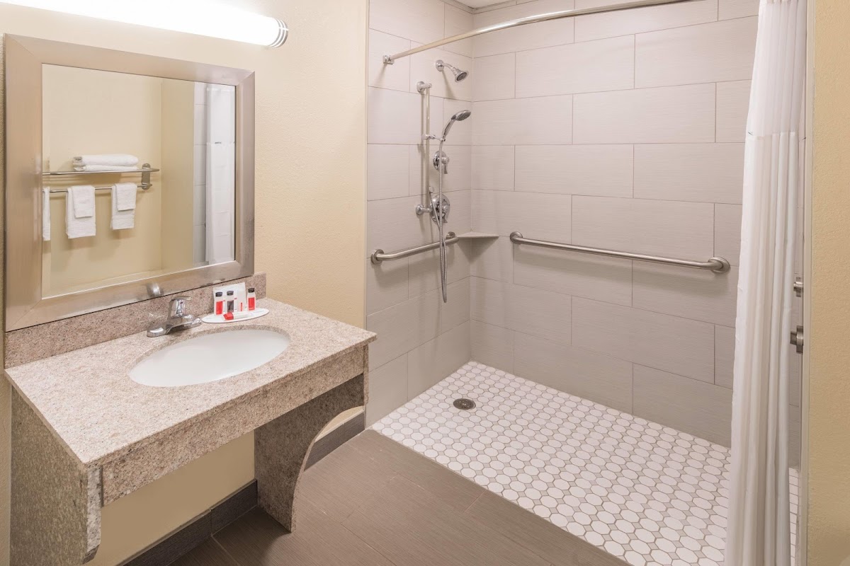 Days Inn by Wyndham Madison photo 3