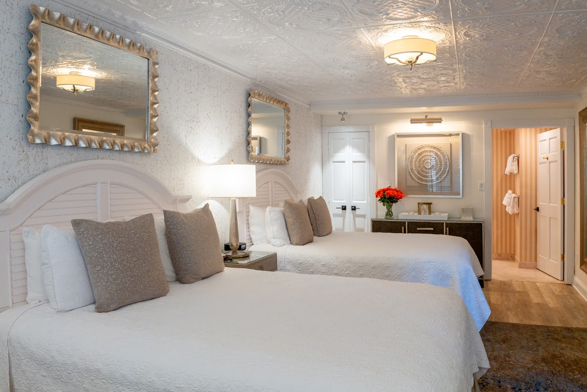 Chateau Inn and Suites photo 2