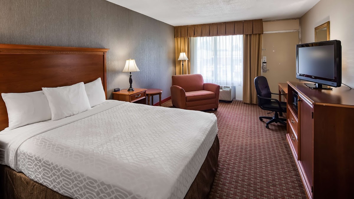 Days Inn & Baymont Inn photo 2