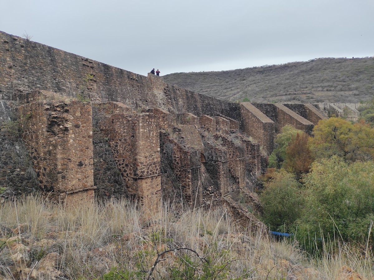 Compuertas de la Presa del Aguacate