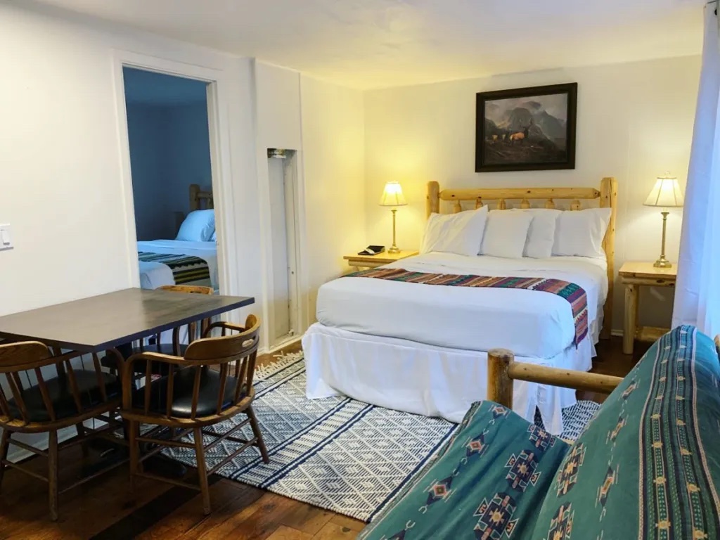 Bushwhack Lodge photo 2