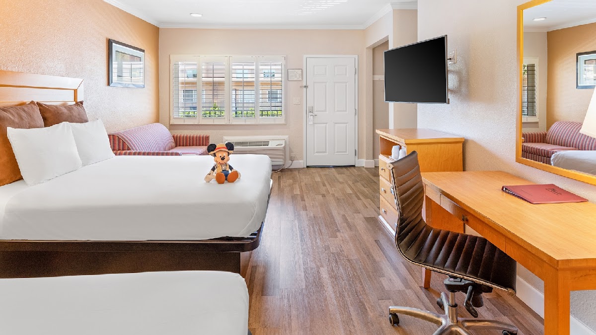 Anaheim Islander Inn and Suites
