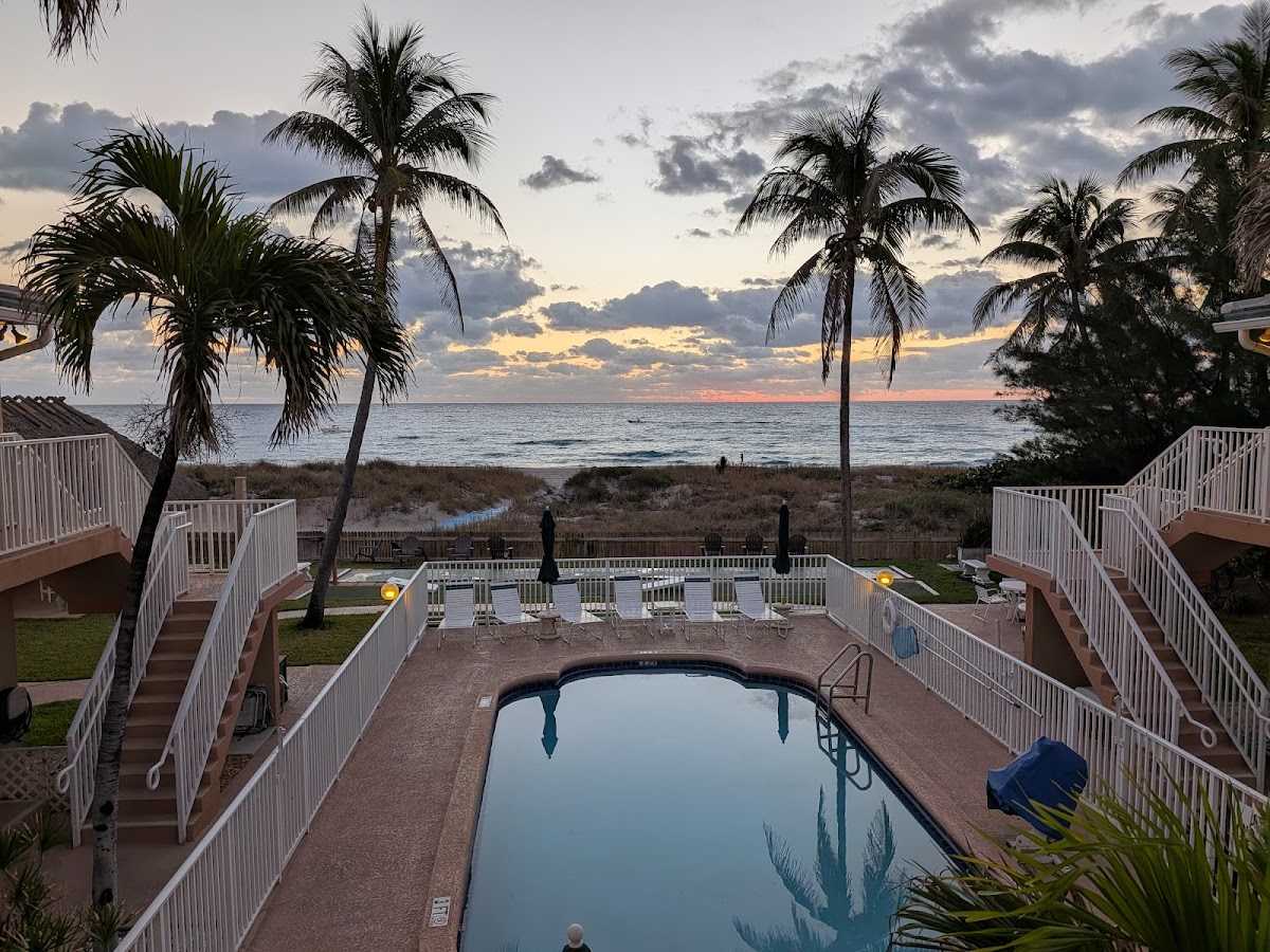 Emerald Seas Beach Club photo 2