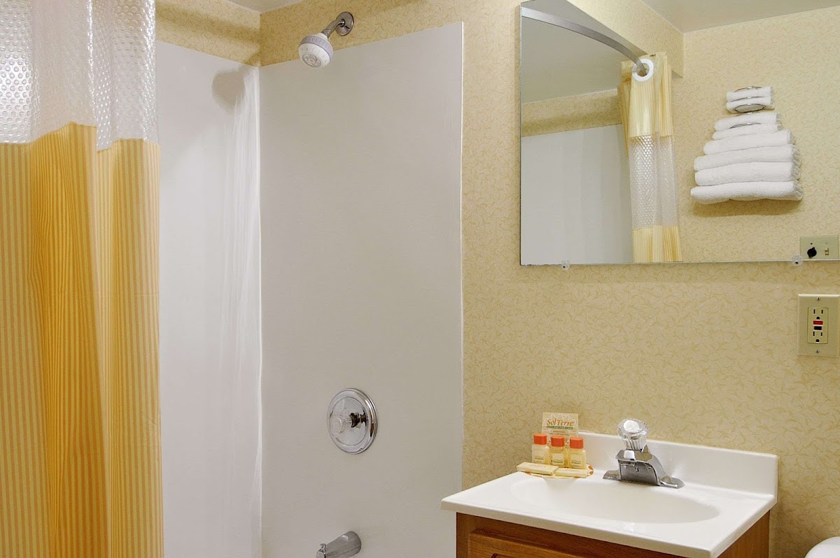 Days Inn by Wyndham Cleveland Lakewood photo 3