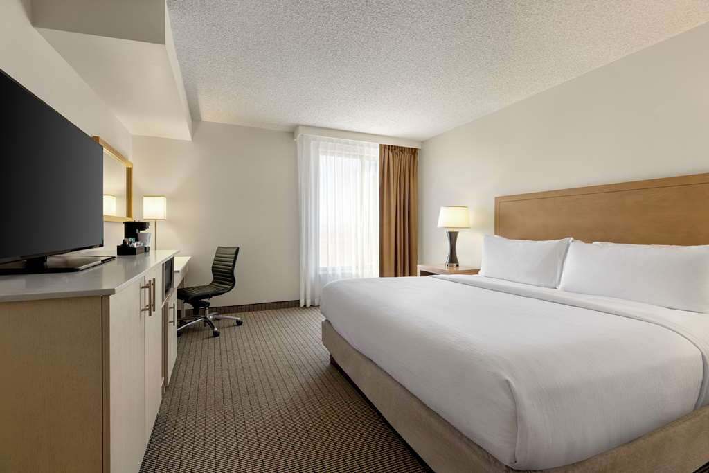 Embassy Suites by Hilton Denver International Airport photo 2