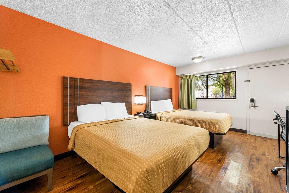 Econo Lodge Charlotte Airport photo 2