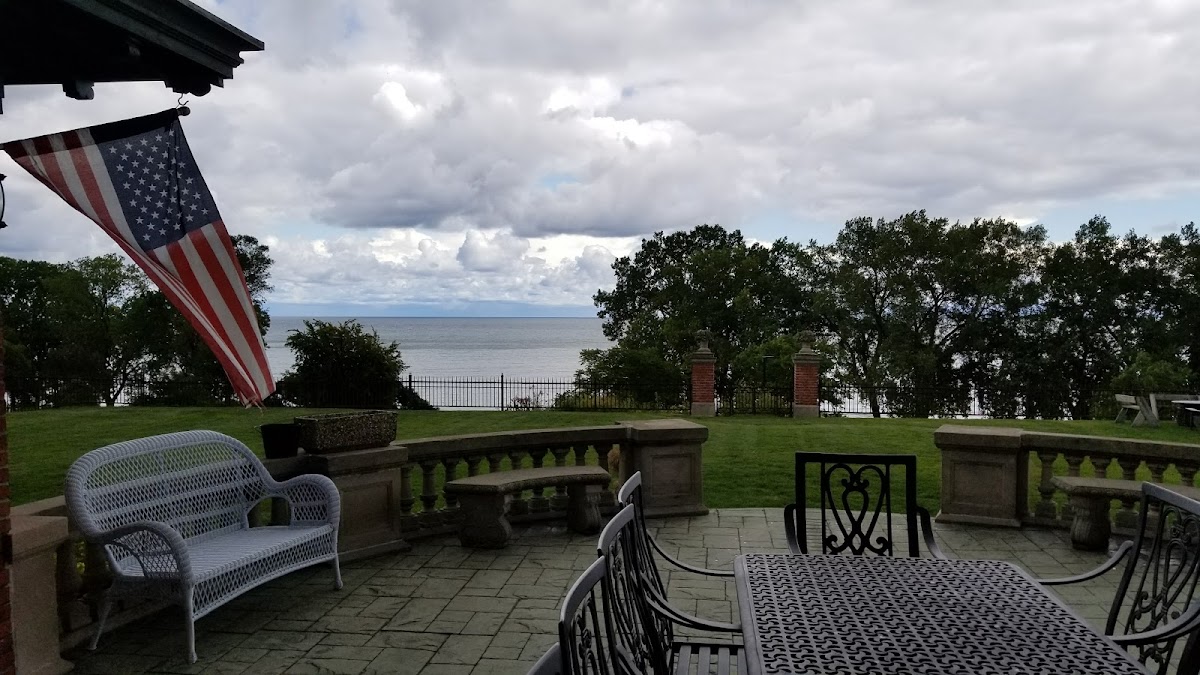 Castino Lakeview Mansion photo 2