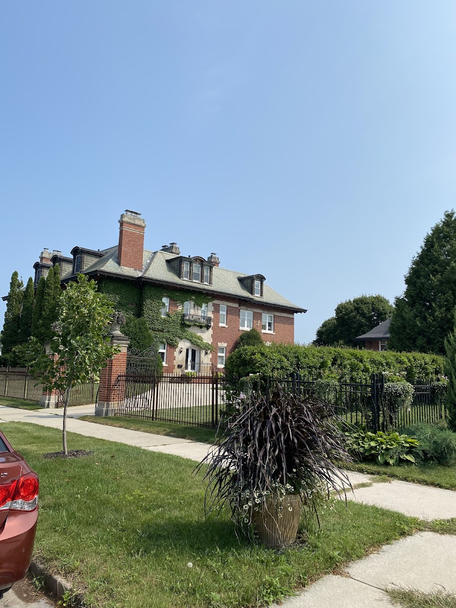 Castino Lakeview Mansion photo 3