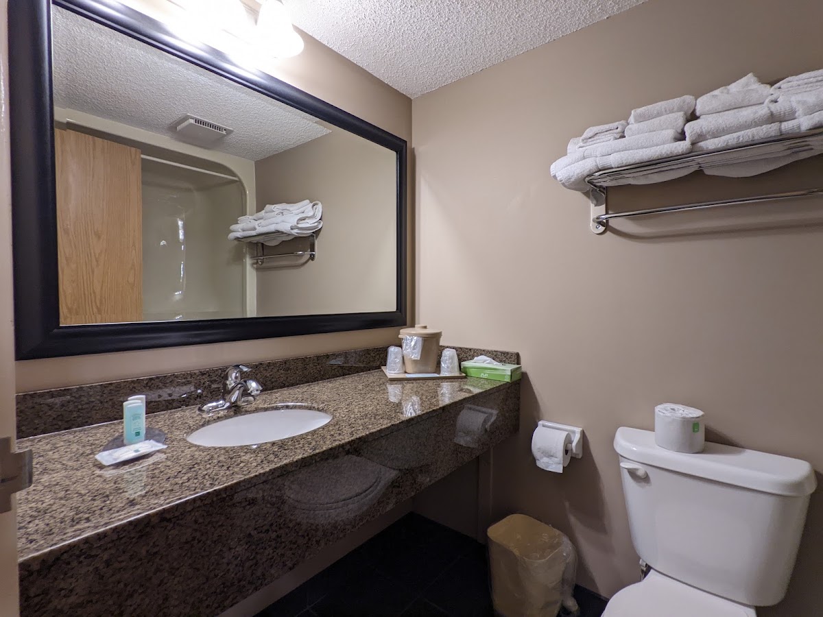 Quality Inn West Edmonton photo 2