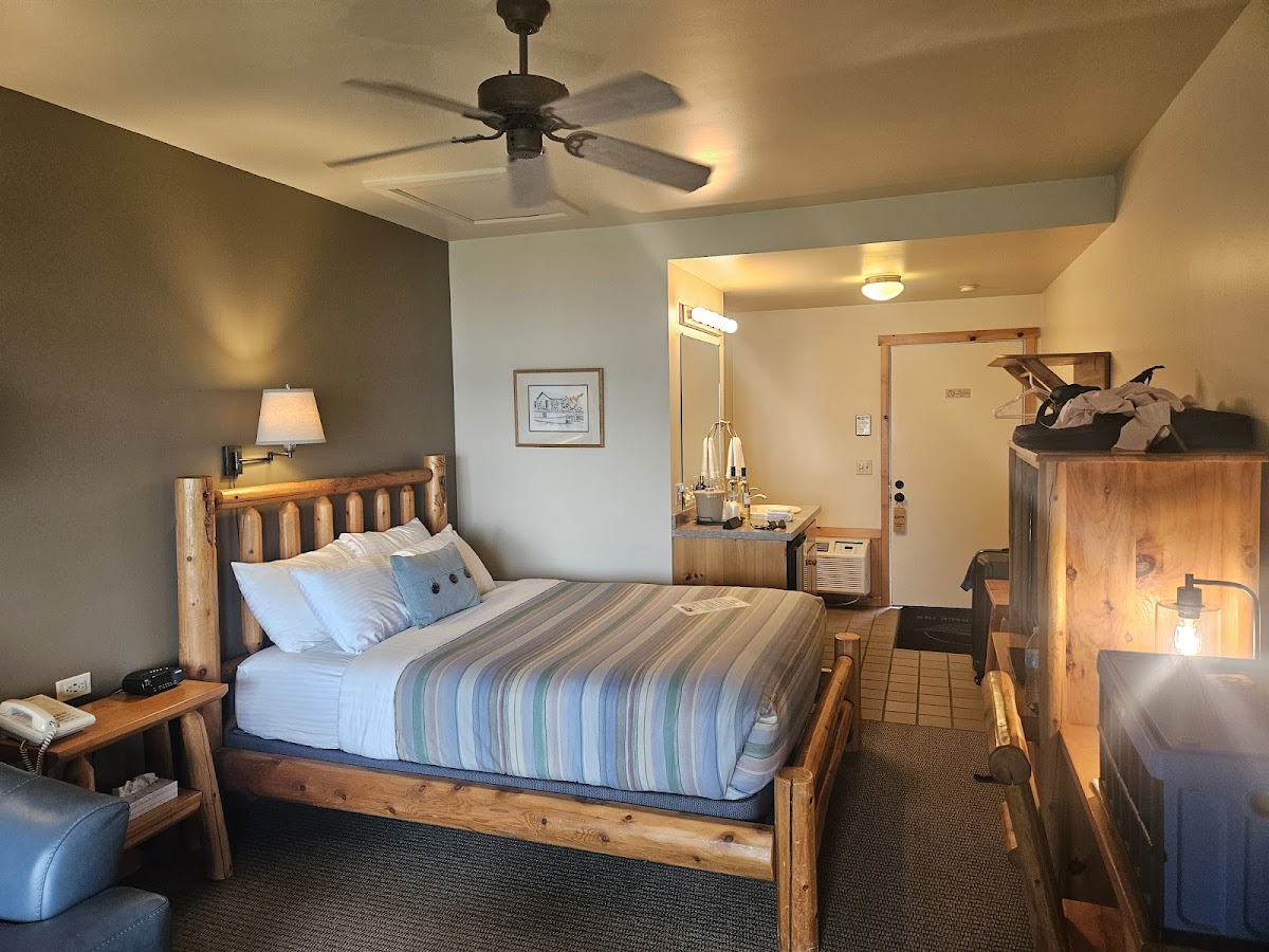 Whaleback Inn