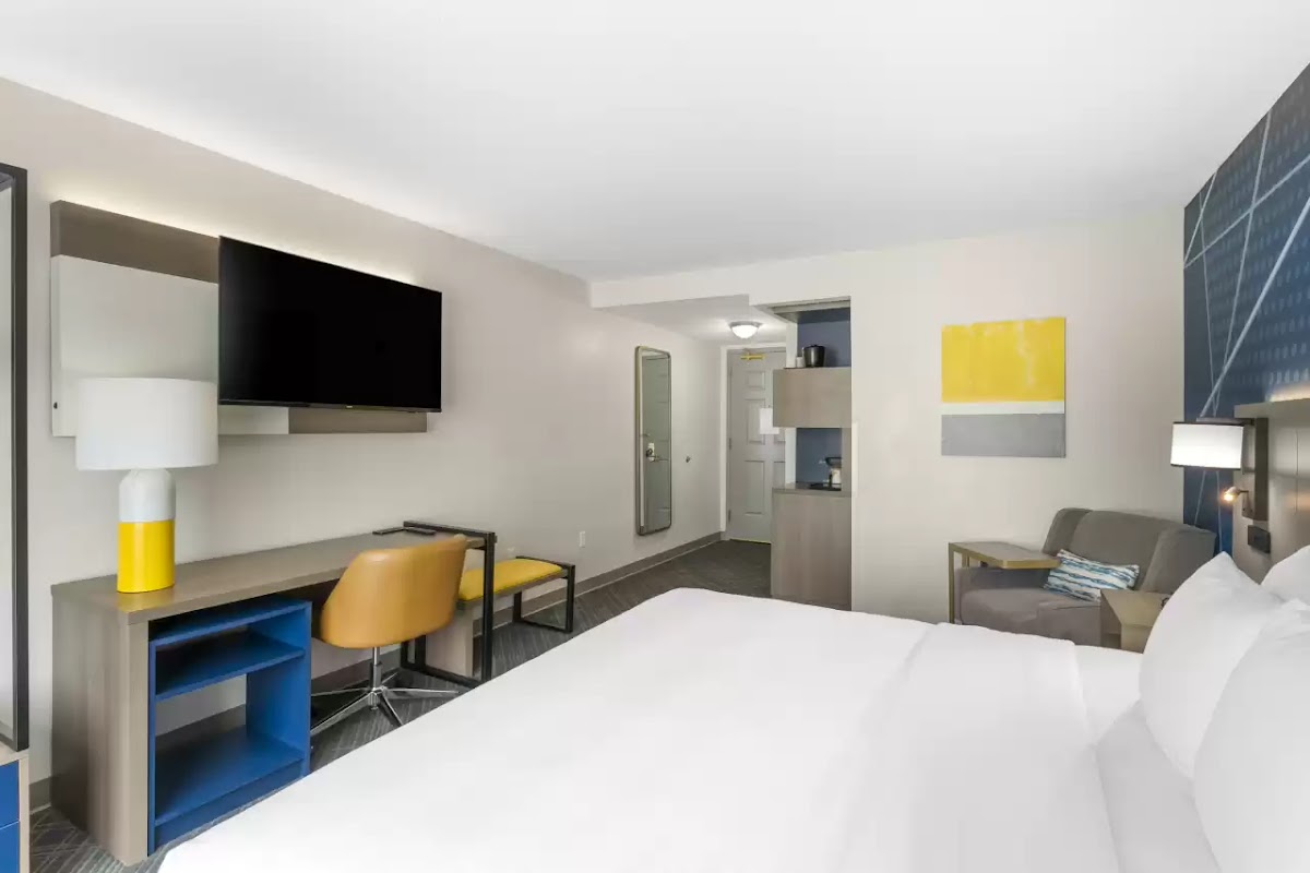Comfort Inn & Suites Hampton near Coliseum photo 2