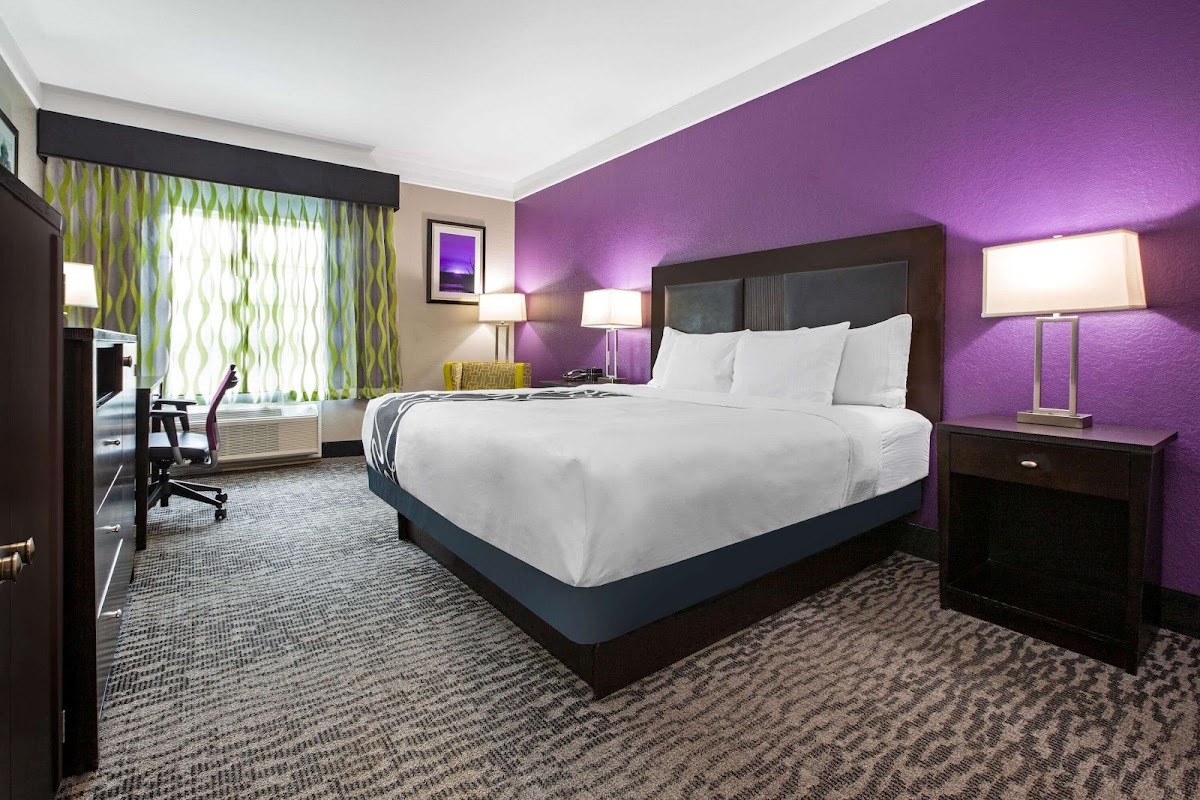 La Quinta Inn & Suites by Wyndham Pearland - Houston South photo 2