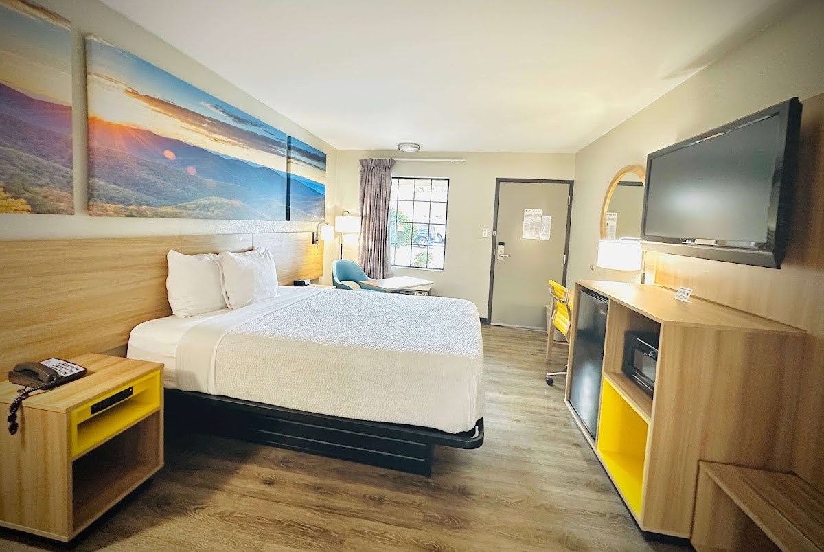 Days Inn by Wyndham Alexandria photo 2