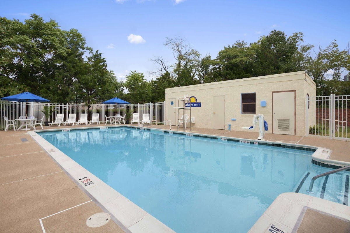 Days Inn by Wyndham Alexandria photo 3