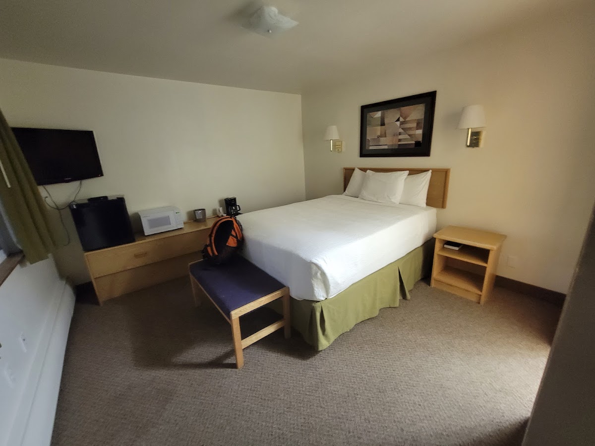 Glacier Inn Motel photo 2
