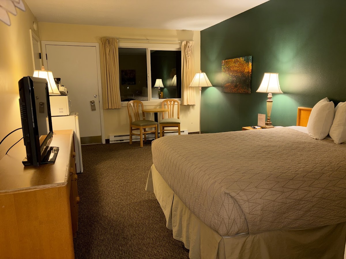 TIMBERS INN AND SUITES photo 2