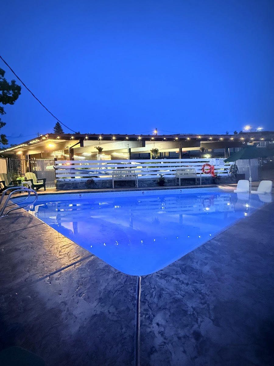 TIMBERS INN AND SUITES photo 3