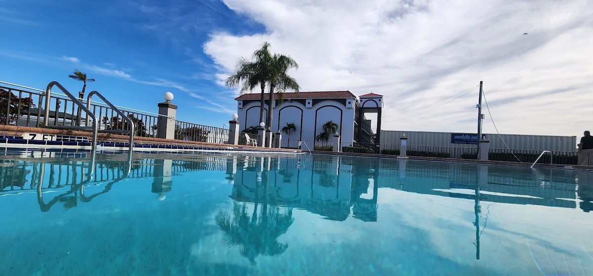 Days Inn by Wyndham Fort Myers photo 3