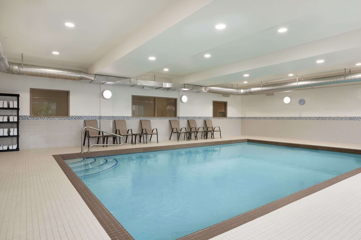 Days Inn & Suites by Wyndham Lindsay photo 3