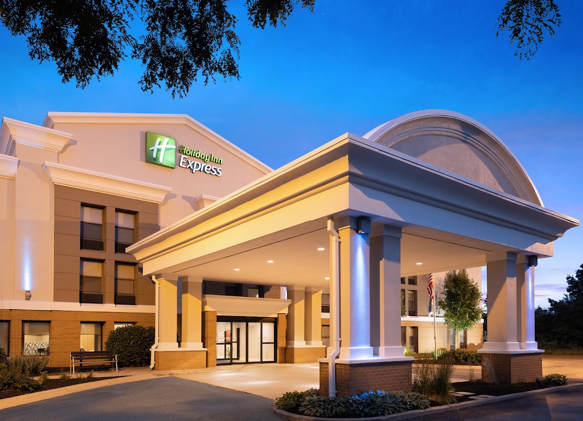 Holiday Inn Express Indianapolis Airport, an IHG Hotel