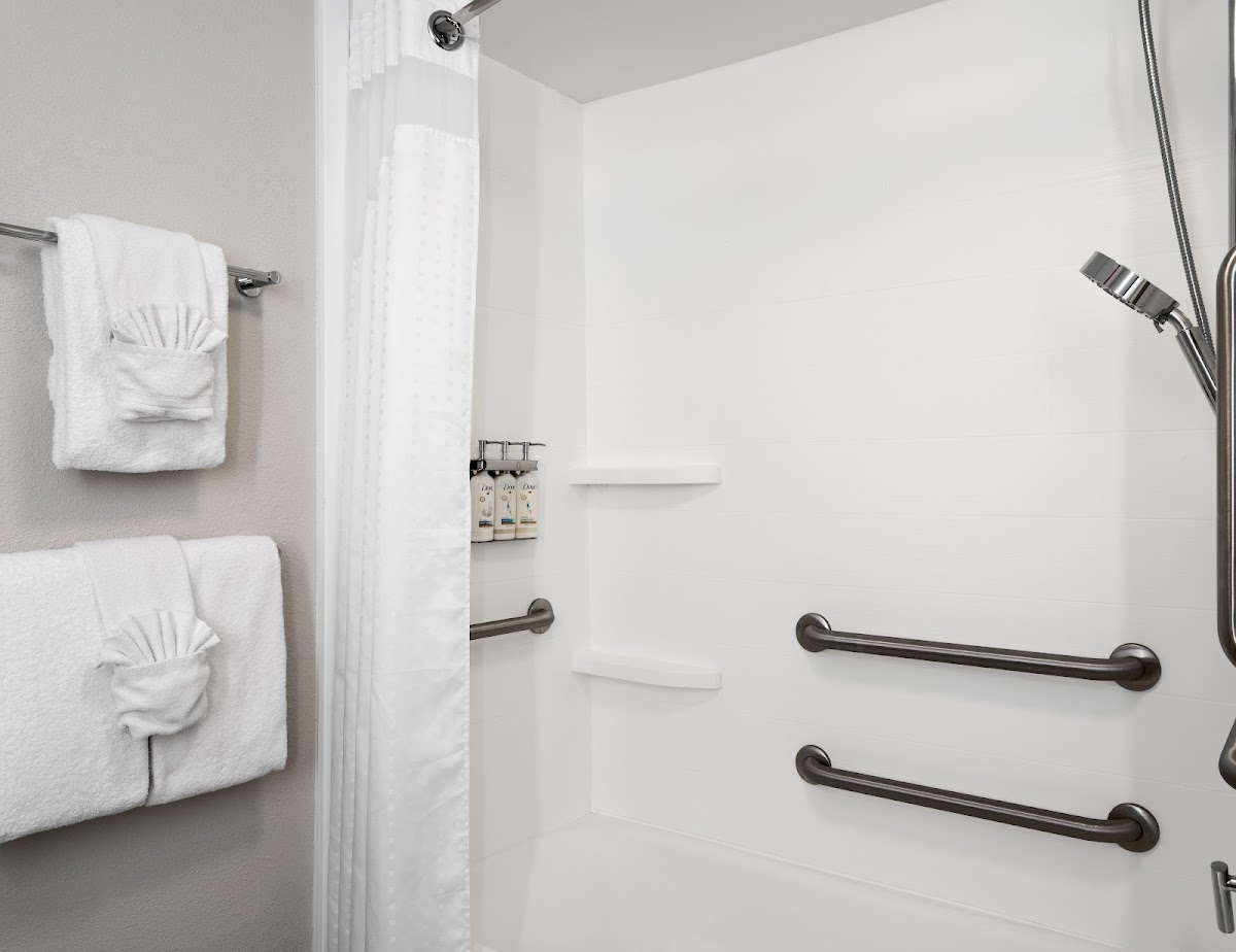 Holiday Inn Express Indianapolis Airport, an IHG Hotel photo 3