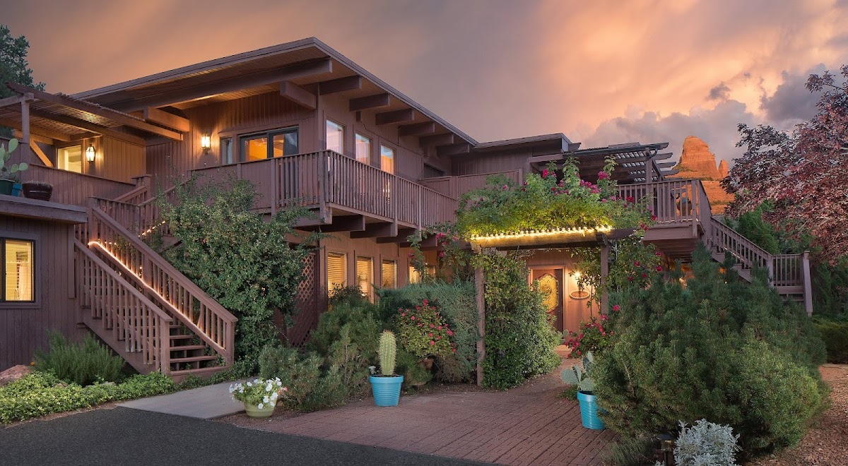 Sedona Views B&B and Luxury Creekside Cabins