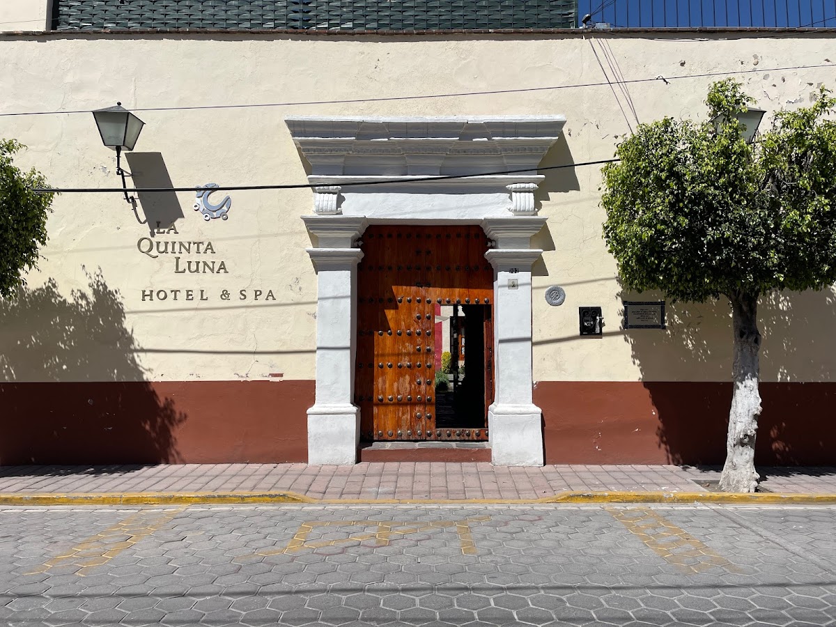 Hotel La Quinta Luna