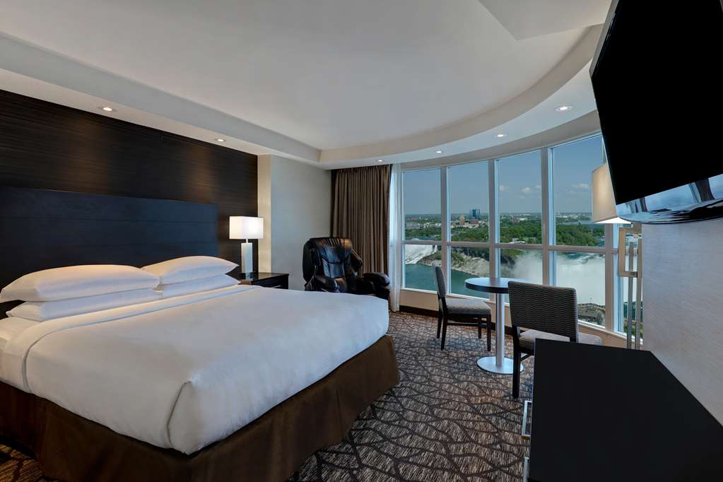 Embassy Suites by Hilton Niagara Falls Fallsview photo 2