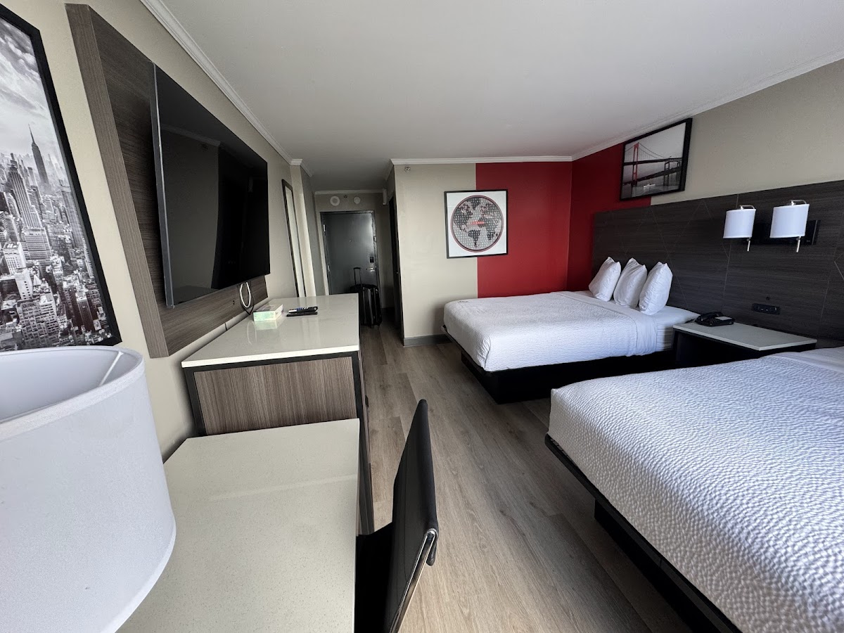 Ramada by Wyndham North Bergen photo 2