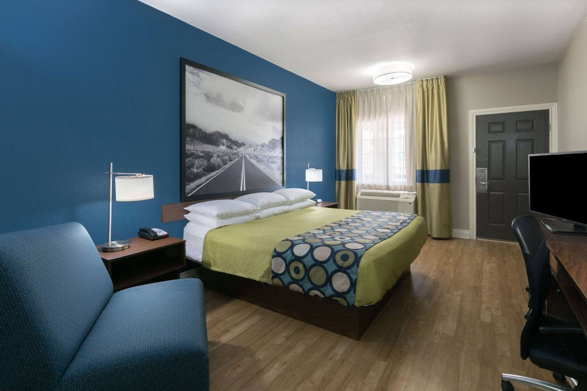 Super 8 by Wyndham San Antonio Near Fort Sam Houston photo 2