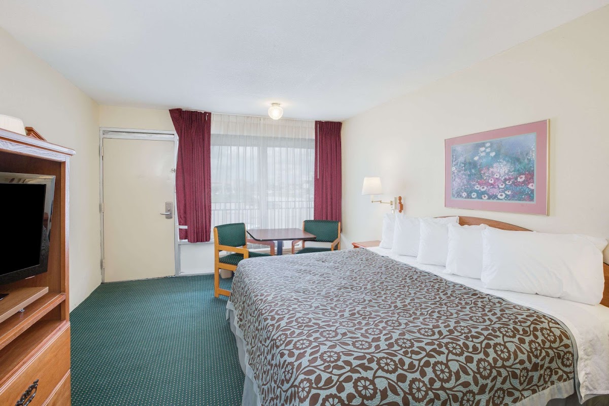 Days Inn by Wyndham Newport photo 2