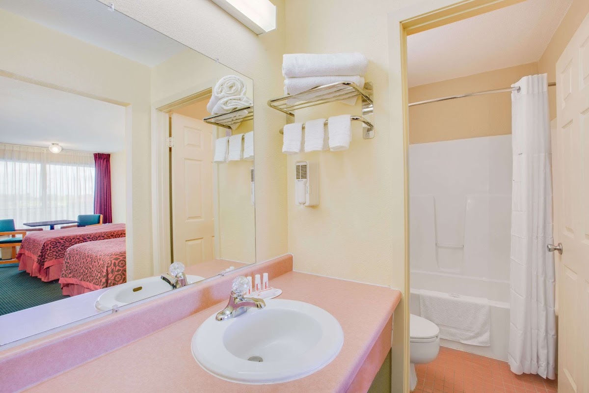 Days Inn by Wyndham Newport photo 3