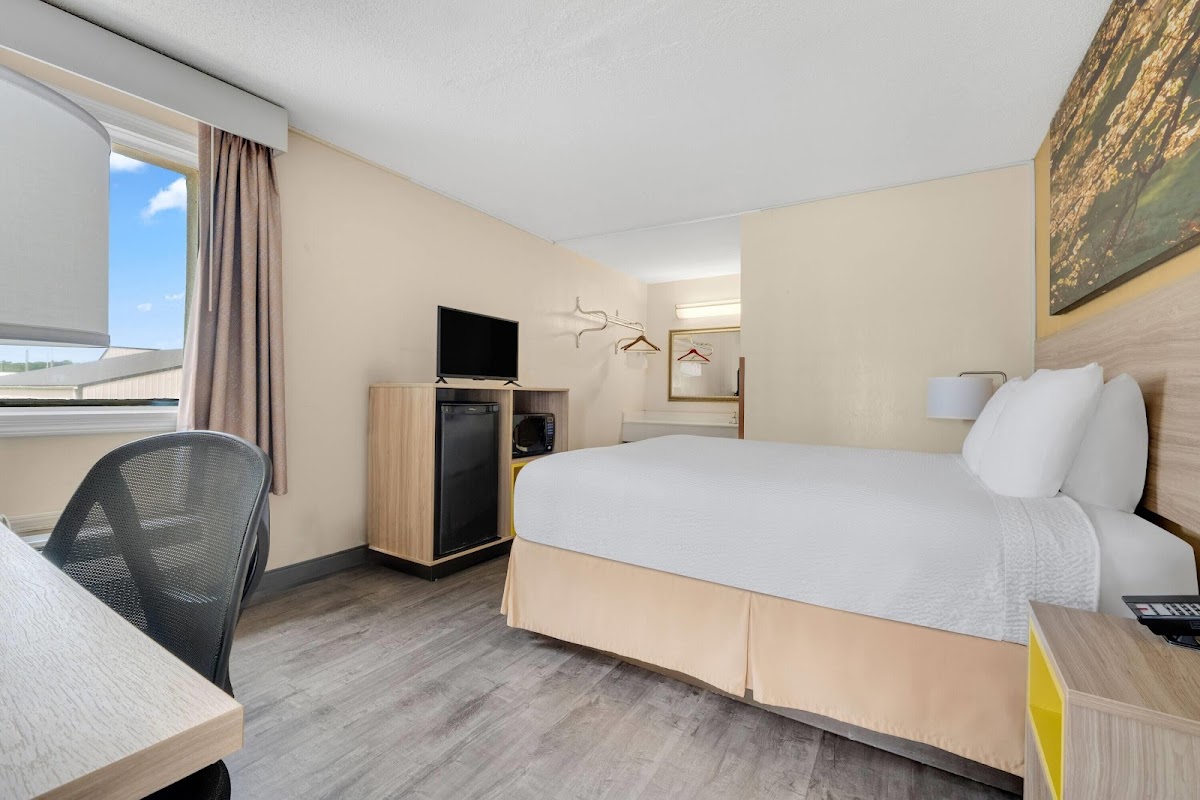 Days Inn by Wyndham Fort Wayne photo 2