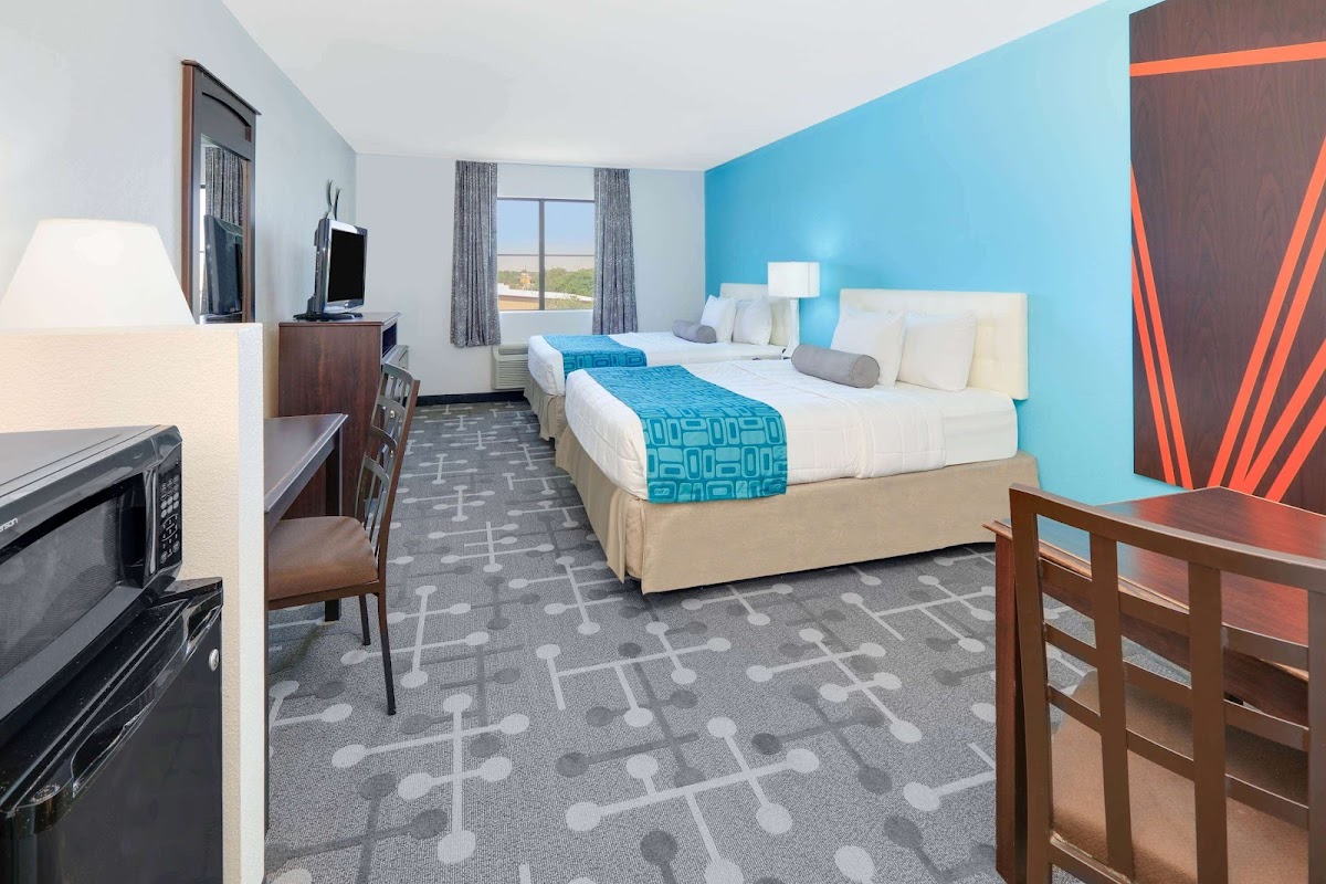 Howard Johnson by Wyndham Lubbock TX photo 2