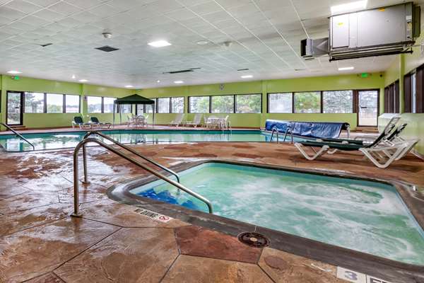 Quality Inn & Suites Escanaba North photo 2