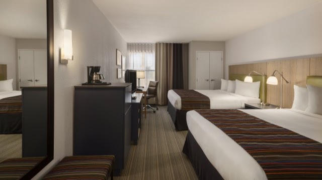 GreenTree Inn & Suites Phoenix Sky Harbor photo 2