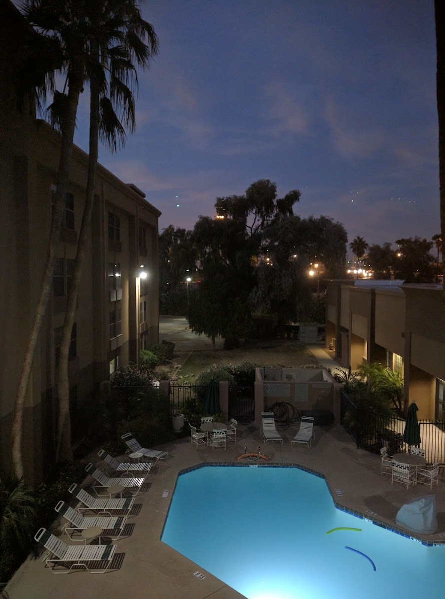 GreenTree Inn & Suites Phoenix Sky Harbor photo 3